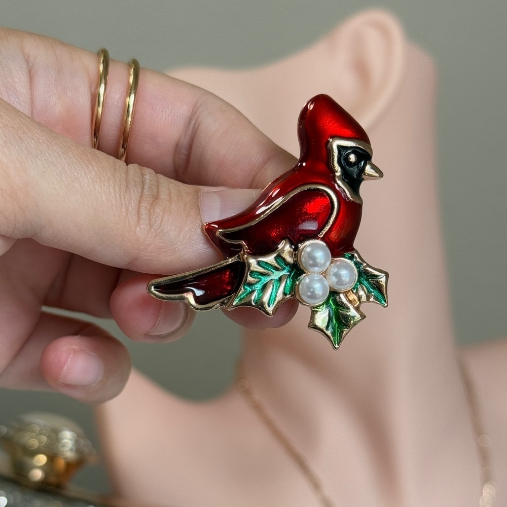 ⚜️❤️‍🔥  Red and Green Cardinal Brooch 🍃🎄 - Picture 8 of 8